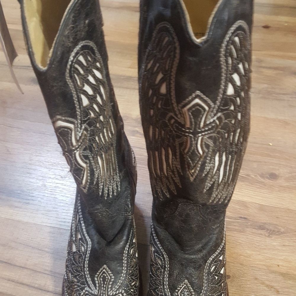 Black winged cross coral boots